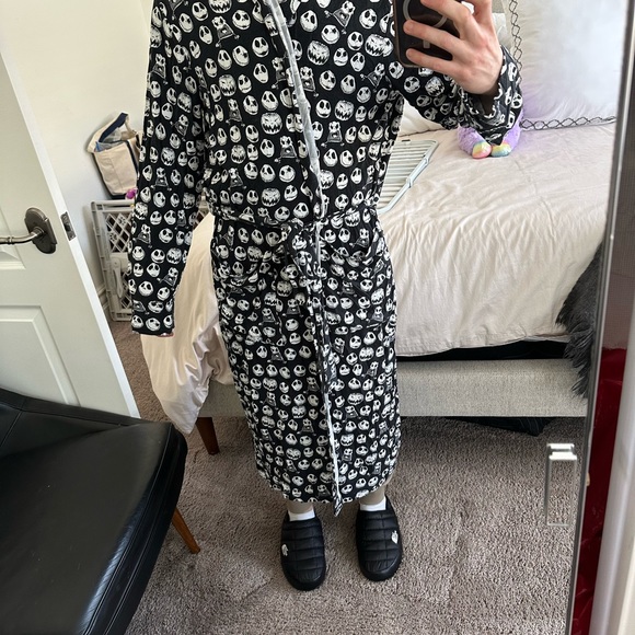 Robe - Picture 2 of 3